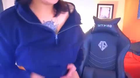 Mia online show from 01.11.25