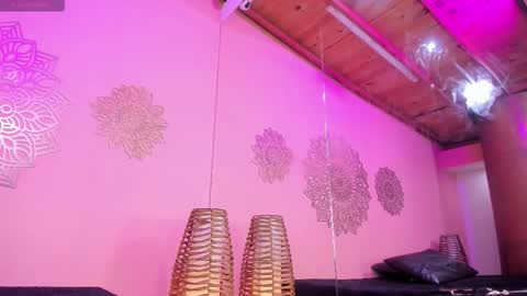 Snapshot of miacassel chatting on 11.01.25 MiaCassel online show from 11.01.25