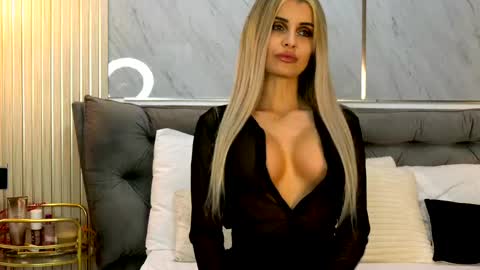 Mia online show from 05.30.26