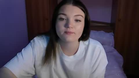 Snapshot of miacreami chatting on 05.17.26 Mia online show from 05.17.26