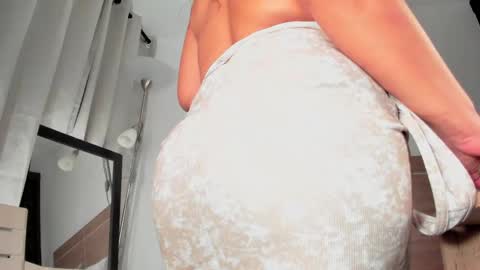 IG Yojanagomez  online show from 03.08.25