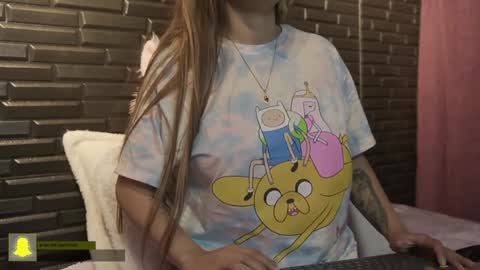 Snapshot of miadimota chatting on 01.03.25 Mia online show from 01.03.25