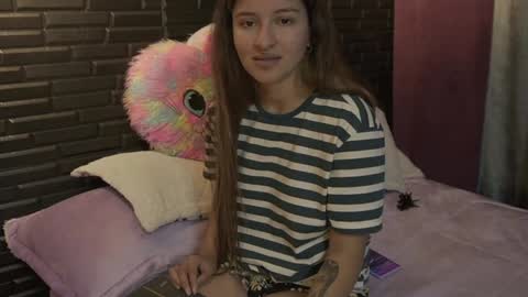 Snapshot of miadimota chatting on 01.26.25 Mia online show from 01.26.25