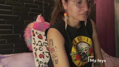 Snapshot of miadimota chatting on 03.02.25 Mia online show from 03.02.25