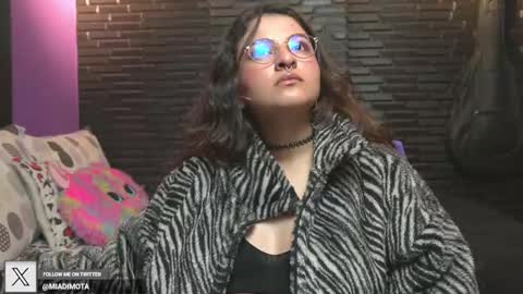 Snapshot of miadimota chatting on 11.01.25 Mia online show from 11.01.25