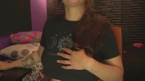 Snapshot of miadimota chatting on 11.08.25 Mia online show from 11.08.25