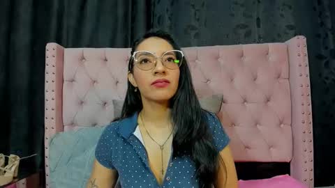 Snapshot of miadivinehyh chatting on 06.10.26 miadivinehyh online show from 06.10.26
