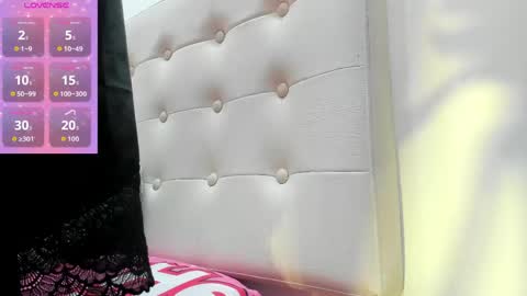 Snapshot of miaevans0 chatting on 04.19.26 evans online show from 04.19.26