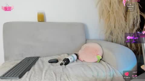 Miafisher online show from 10.21.25