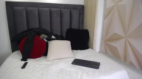 Snapshot of miaginger_ chatting on 05.19.26 Mia online show from 05.19.26
