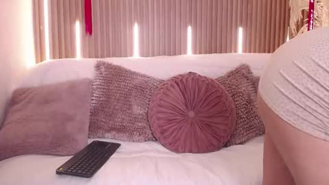 Snapshot of miaginger_ chatting on 05.27.26 Mia online show from 05.27.26