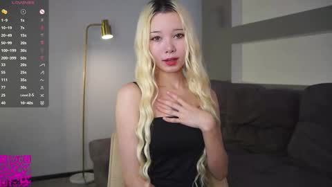 Snapshot of miagloww chatting on 09.24.25 Mia online show from 09.24.25