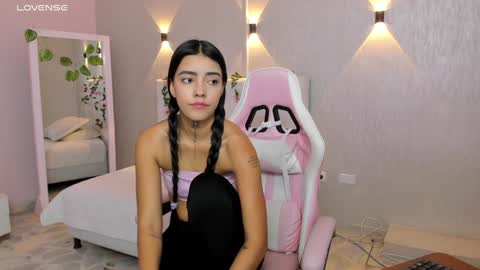 Mia Gomez online show from 02.04.25