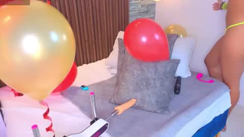 Snapshot of miagomezx chatting on 02.15.26 miagomezx online show from 02.15.26