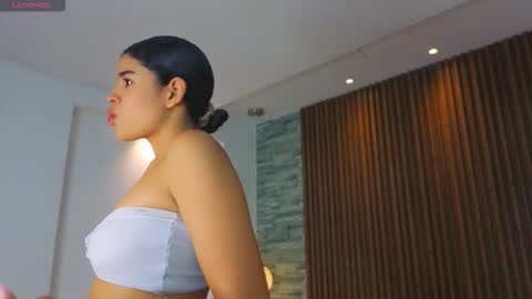 Snapshot of miagomezx chatting on 02.22.26 miagomezx online show from 02.22.26