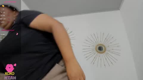 Miah Collins online show from 12.22.25