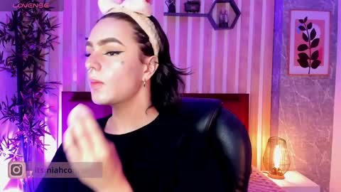 Mia Connor online show from 11.23.25