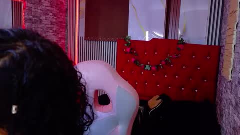 MIA VELEZ online show from 04.21.26