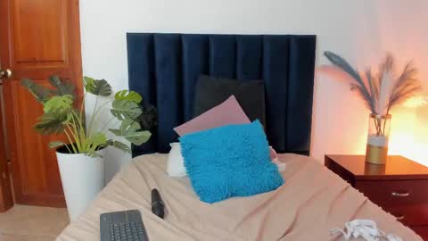 Snapshot of miahertz chatting on 09.16.25 miahertz online show from 09.16.25