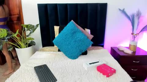 Snapshot of miahertz chatting on 10.12.25 miahertz online show from 10.12.25