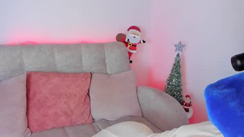 miakris1 online show from 12.19.24