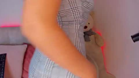 miakris1 online show from 02.21.25