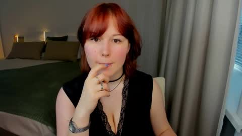 Snapshot of mialacrice chatting on 05.29.26 mialacrice online show from 05.29.26