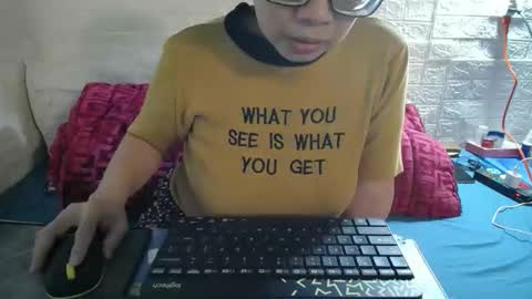 Mia online show from 12.14.25