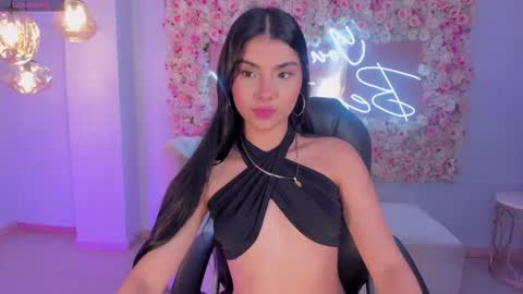 Snapshot of mialaurence_ chatting on 11.30.25 Call me Mia online show from 11.30.25