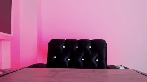 Snapshot of mialenox chatting on 01.18.25 Mia Lenox online show from 01.18.25