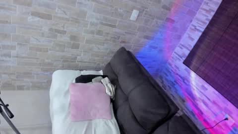 Mia online show from 12.17.24