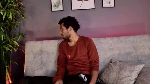 Mia online show from 11.18.25