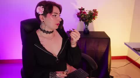 Snapshot of miami_18_ chatting on 06.20.26 Lili online show from 06.20.26