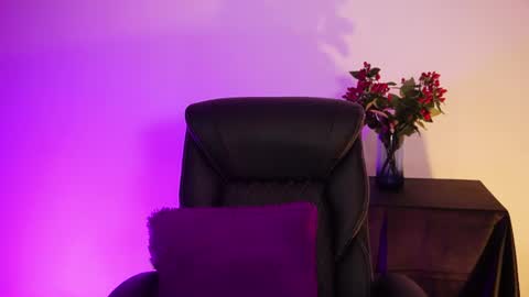 Snapshot of miami_18_ chatting on 06.21.26 Lili online show from 06.21.26