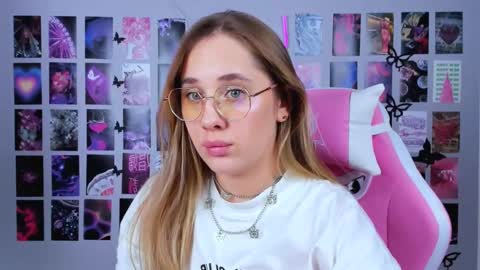 Snapshot of miamilas chatting on 02.06.25 miamilas online show from 02.06.25