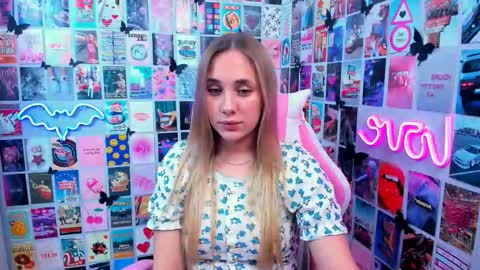 Snapshot of miamilas chatting on 09.29.25 miamilas online show from 09.29.25