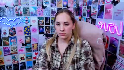 Snapshot of miamilas chatting on 10.07.25 miamilas online show from 10.07.25