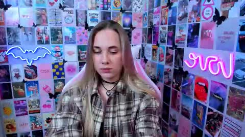 Snapshot of miamilas chatting on 10.13.25 miamilas online show from 10.13.25