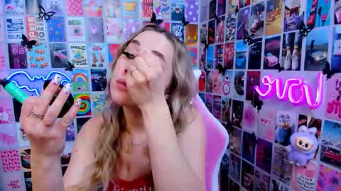 Snapshot of miamilas chatting on 02.18.26 miamilas online show from 02.18.26