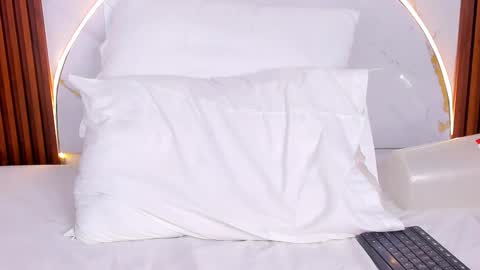 Snapshot of miamiller69 chatting on 11.27.25 Mia online show from 11.27.25