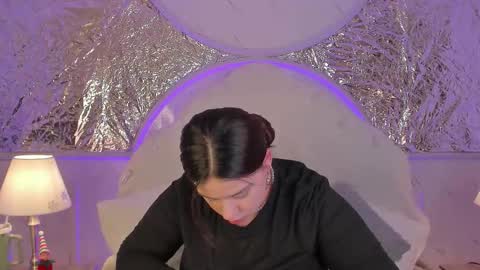 Mia   -5 7001400 Follow  online show from 12.04.25