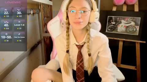 Snapshot of miamooonn chatting on 05.28.26 MiaMoon online show from 05.28.26