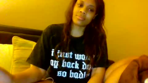 Snapshot of miamuffin8 chatting on 01.01.25 MiaMuffn online show from 01.01.25