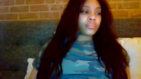 MiaMuffn online show from 12.16.25