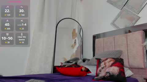 Snapshot of miapearls_ chatting on 12.15.25 miapearls_ online show from 12.15.25