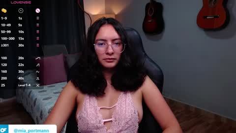 Snapshot of miaportman chatting on 12.18.24 MIAPORTMANN online show from 12.18.24