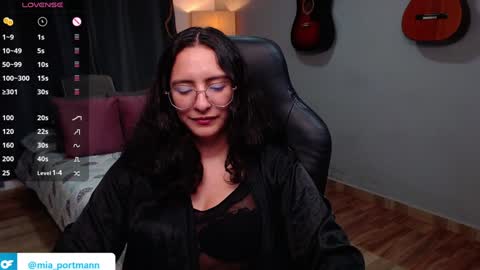 Snapshot of miaportman chatting on 12.30.24 MIAPORTMANN online show from 12.30.24