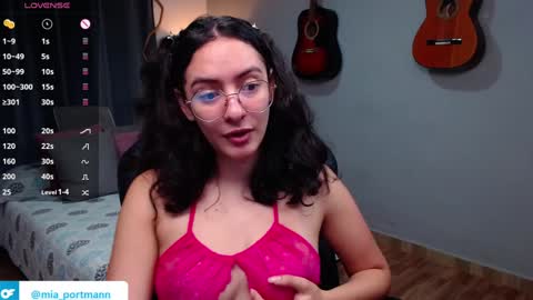 Snapshot of miaportman chatting on 01.09.25 MIAPORTMANN online show from 01.09.25