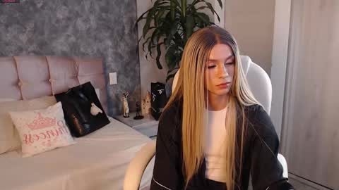 Mia Romanove online show from 09.11.25