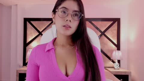 Mia online show from 01.04.25